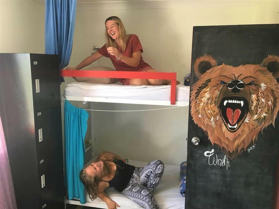 Beachside Backpackers ميناء ماكواري المظهر الخارجي الصورة